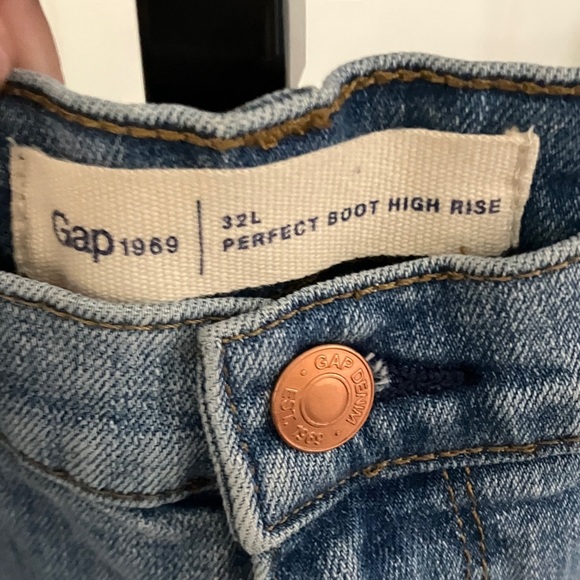 GAP High Rise Blue Jeans - Picture 2 of 6